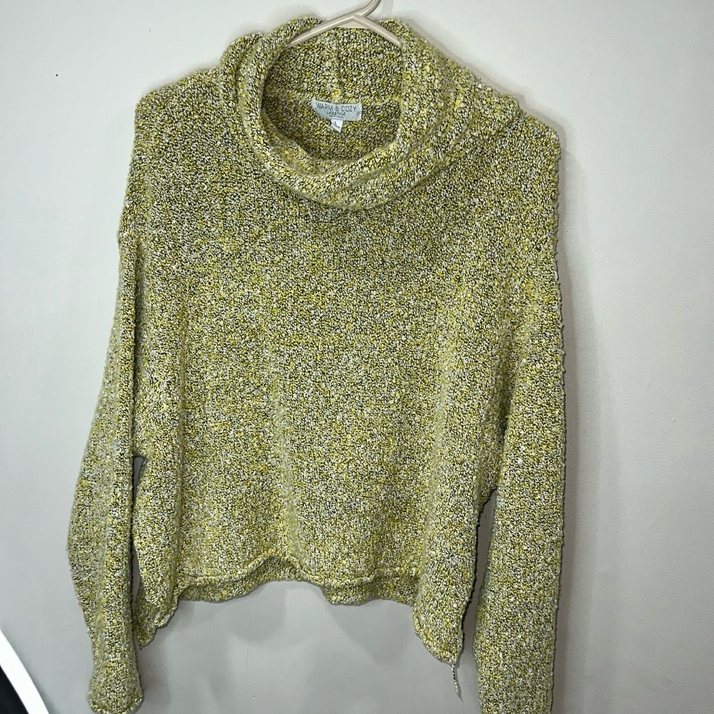 Green cozy crop top